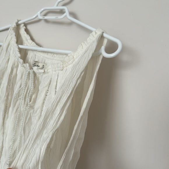 Abercrombie & Fitch white top - Picture 2 of 2